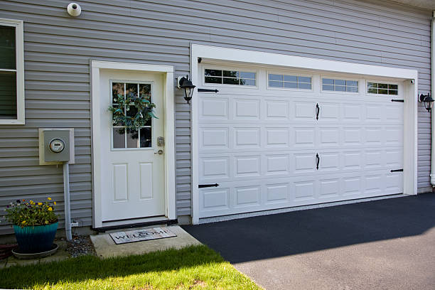 24/7 Emergency Garage Door Panel Replacement experts in Rawls Springs, MS